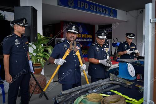 DATUK HUSSEIN OMAR KHAN