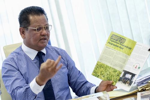 AZMAN MAHMOOD