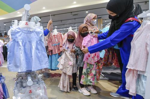 ANAK YATIM BELI BAJU RAYA