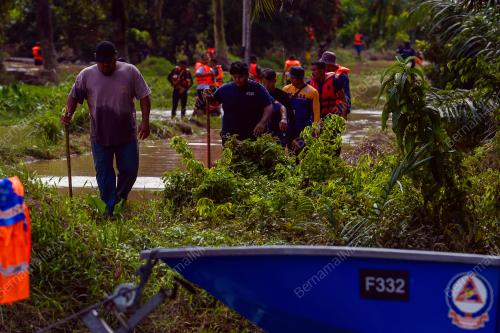 OPERASI SAR ANGGOTA POLIS DIPERCAYAI HANYUT ARUS DERAS