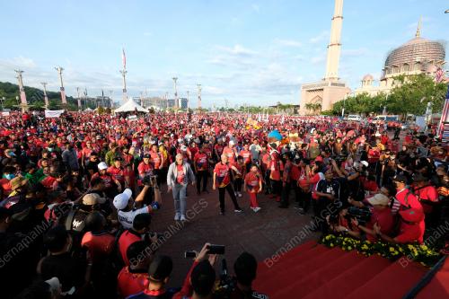 DATUK SERI ISMAIL SABRI YAAKOB