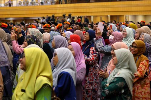 PENJAWAT AWAM