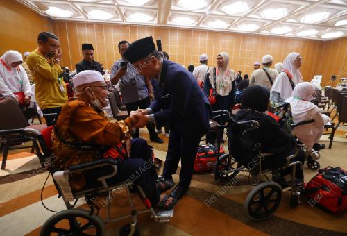 DATUK DR MOHD NA'IM MOKHTAR