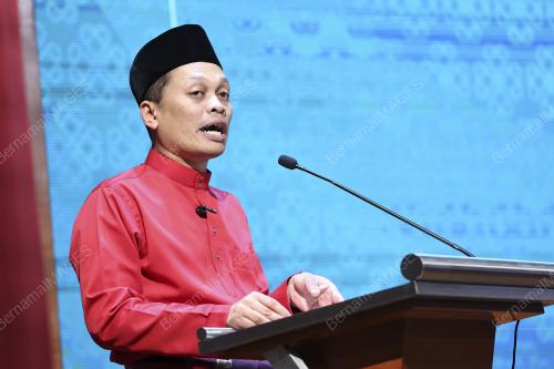 NIK NAZMI NIK AHMAD