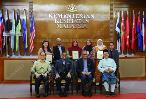 DATUK SERI DZULKEFLY AHMAD
