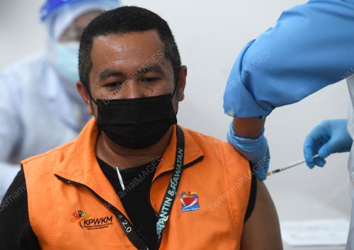 SUNTIKAN IMUNISASI VAKSIN COVID-19
