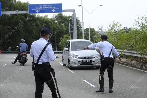 KENDERAAN LALU LAWAN ARUS ELAK SJR
