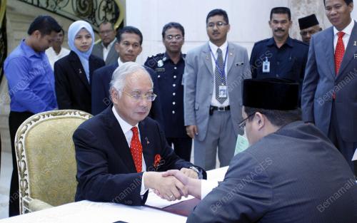 MOHD NAJIB TUN ABDUL RAZAK