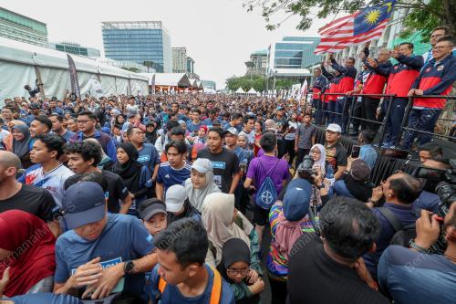 DATUK SERI ISMAIL SABRI YAAKOB