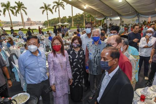 DATUK SERI ISMAIL SABRI YAAKOB
