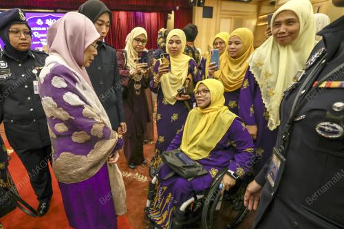 DATUK SERI WAN AZIZAH WAN ISMAIL