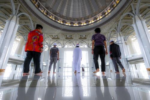 MASJID DAN SURAU DALAM ZON HIJAU DIBUKA ESOK