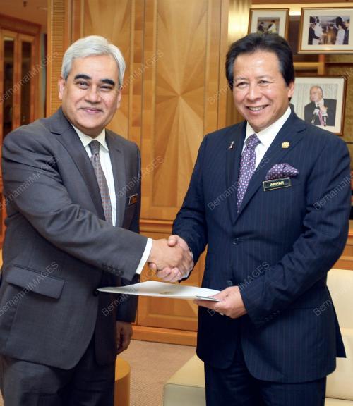 DATUK SERI ANIFAH AMAN