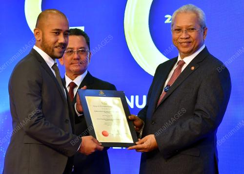 TAN SRI ANNUAR MUSA