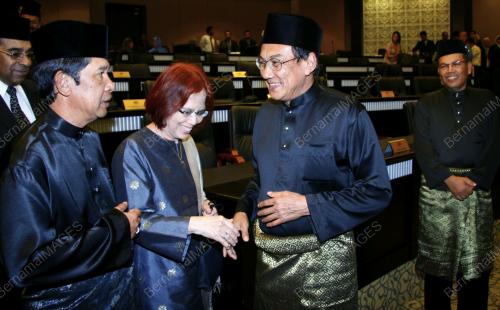 ANGKAT SUMPAH HAKIM