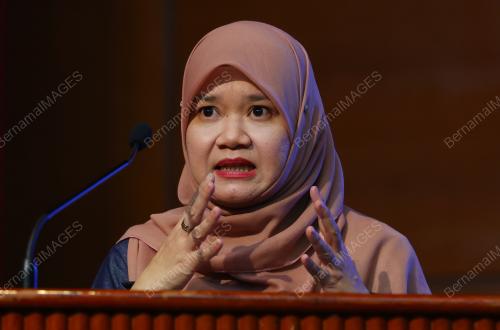 FADHLINA SIDEK