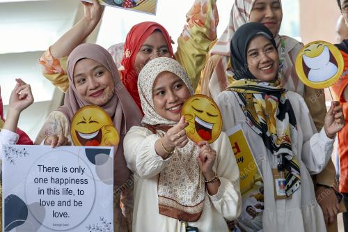 SAMBUTAN HARI KEBAHAGIAAN SEDUNIA