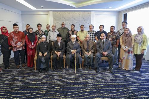DATUK DR MOHD NA`IM MOKHTAR