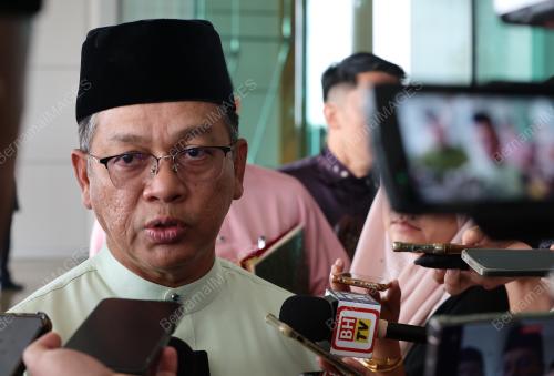 DATUK DR MOHD NA'IM MOKHTAR