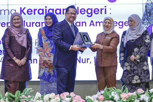 DATUK SERI NANCY SHUKRI