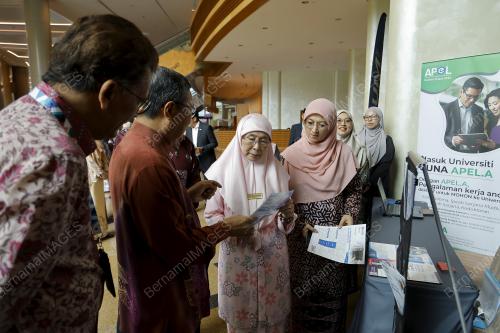 DATUK SERI DR WAN AZIZAH WAN ISMAIL