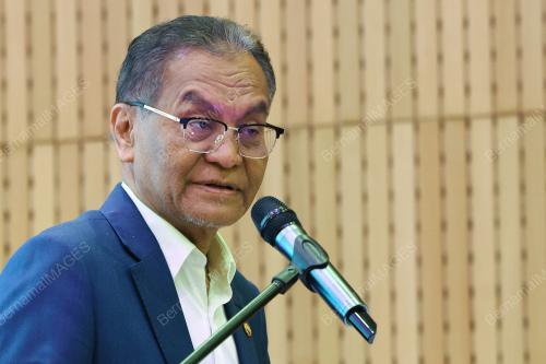 DATUK SERI DR DZULKEFLY AHMAD