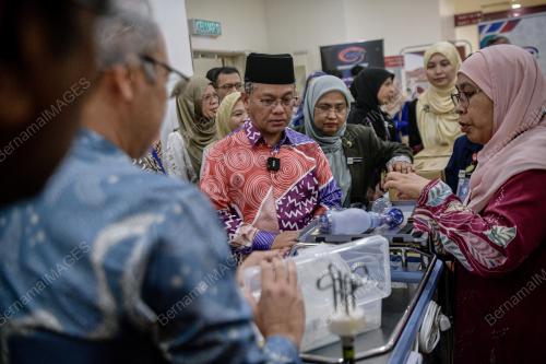 DATUK DR MOHD NA'IM MOKHTAR