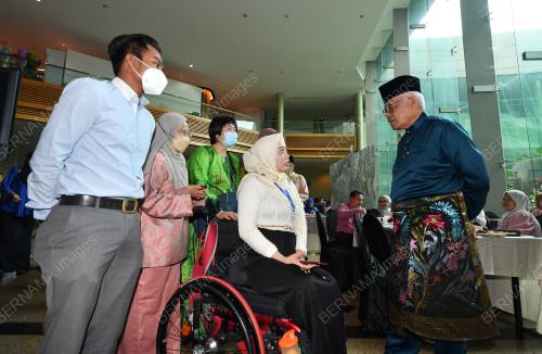 DATUK SERI HAMZAH ZAINUDIN