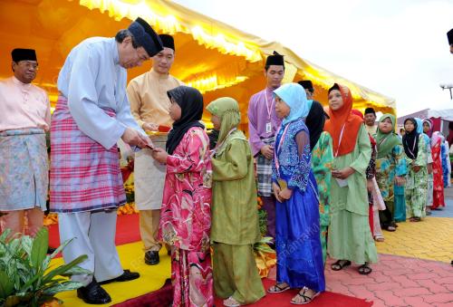 SULTAN SHARAFUDDIN IDRIS SHAH