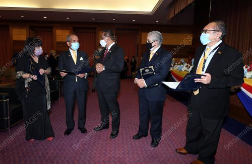 DATUK TAKIYUDDIN HASSAN