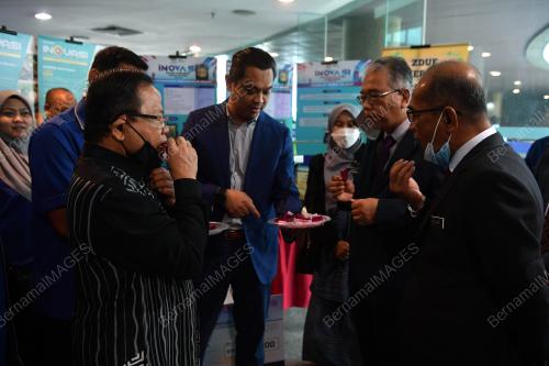 DATUK SERI AHMAD HAMZAH