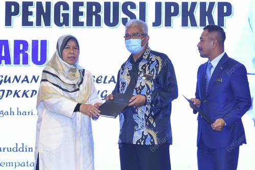 ZURAIDA KAMARUDDIN