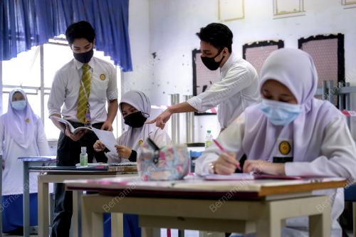 PEMBUKAAN SEMULA SESI PERSEKOLAHAN SEKOLAH MENENGAH