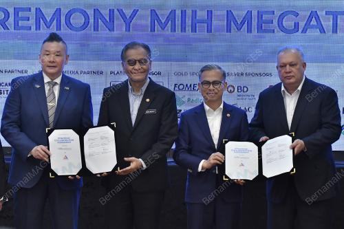 DATUK SERI DR DZULKEFLY AHMAD