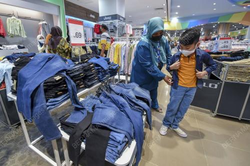 ANAK YATIM BELI BAJU RAYA