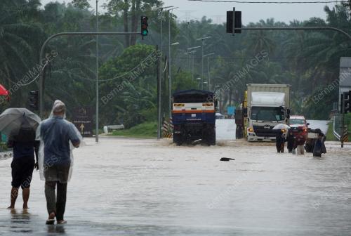 BANJIR DENGKIL