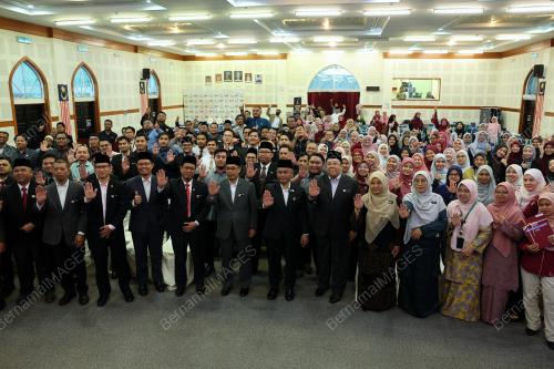 DATUK DR MOHD NA'IM MOKHTAR