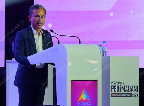 FAHMI FADZIL