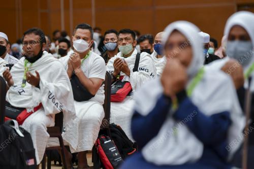 PETUGAS JEMAAH HAJI BERLEPAS KE MAKKAH