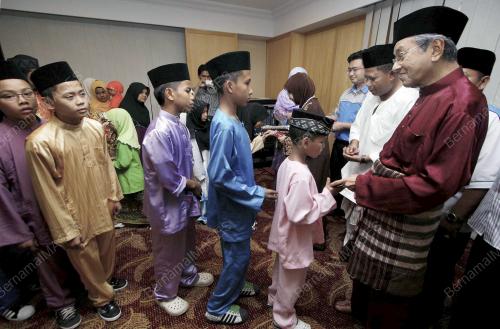 MAHATHIR MOHAMAD