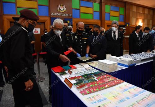 DATUK SERI HAMZAH ZAINUDDIN