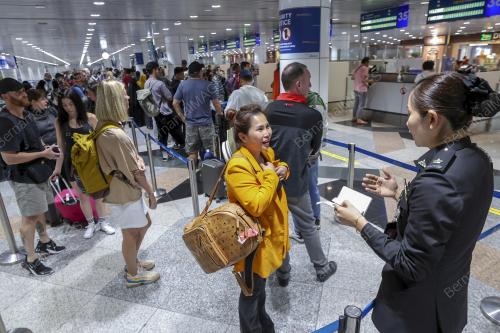 KAUNTER IMIGRESEN KLIA TERMINAL 1