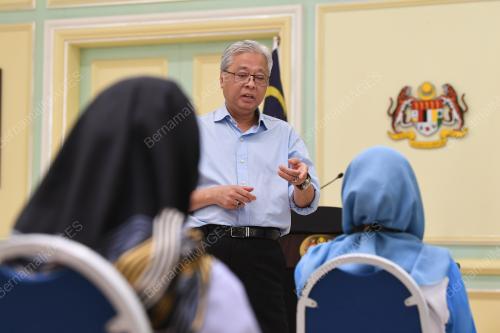 DATUK SERI ISMAIL SABRI YAAKOB