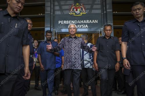 DATUK SERI ISMAIL SABRI YAAKOB