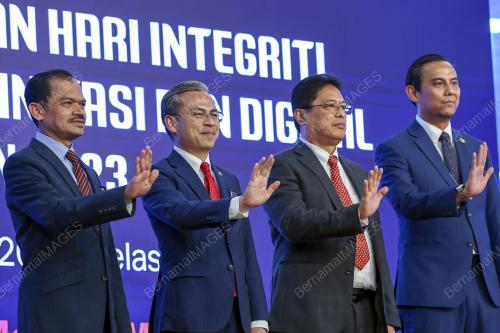 FAHMI FADZIL