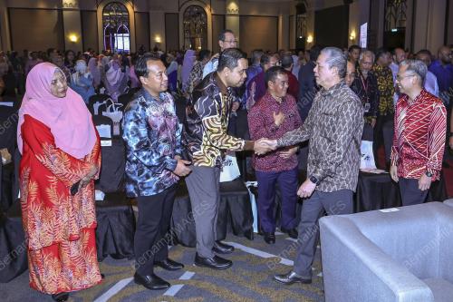 DATUK SERI FADILLAH YUSOF