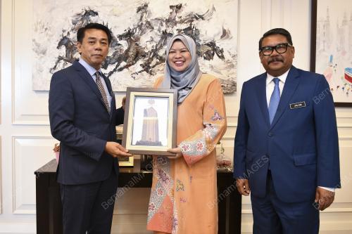 DATUK SERI RINA HARUN
