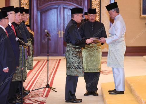 AL- SULTAN ABDULLAH RI'AYATUDDIN AL - MUSTAFA BILLAH SHAH