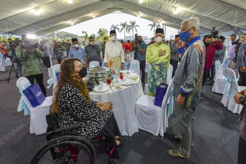 DATUK SERI ISMAIL SABRI YAAKOB