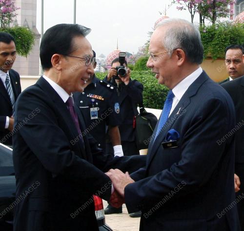 MOHD NAJIB TUN ABDUL RAZAK